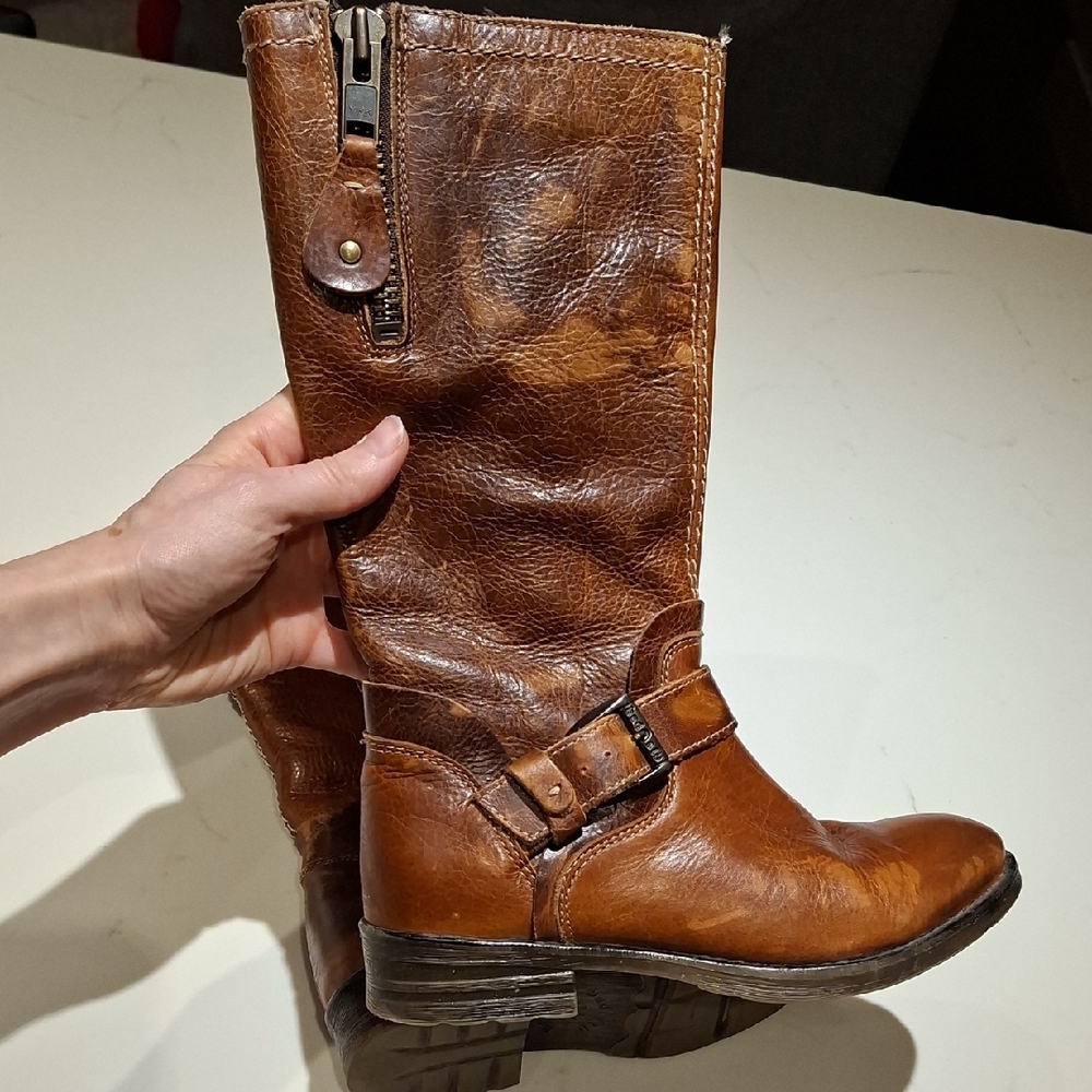 Bed Stu Women's Mid-tone Brown Leather Moto Boots Brass Accents (Size US 6.5)